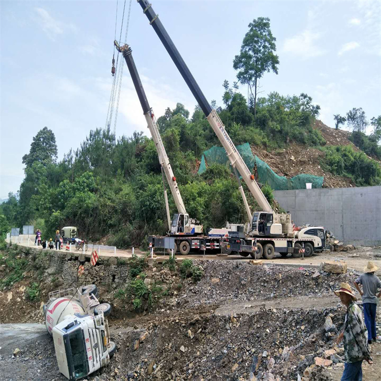 宿松县汽车掉沟里叫吊车救援要多少钱